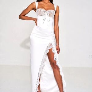Miss Circle : Freddie White Lace Satin Maxi Corset Dress